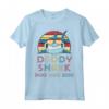 T-shirt Vintage Retro con Scritta Daddy Sharks per Papà Uomo - Maglietta Squalo Festa del Papà Natale 4 Luglio