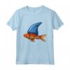 Pesce Rosso con Pinna di Squalo - Maglietta Pesca Pesce Acquario - Idea Regalo Divertente per Compleanno o Natale