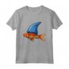 Pesce Rosso con Pinna di Squalo - Maglietta Pesca Pesce Acquario - Idea Regalo Divertente per Compleanno o Natale