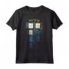 HapTiger Cosplay Tardis Distressed Time-Traveller Fantascienza Maglietta - Ideale per i Fan di Doctor Who - Regalo Originale per Compleanni e Vacanze