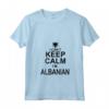Donna Albania ALBANIAN Shqipe Kuq e Zi Kosova KEEP CALM Maglietta con Collo a V - Orgoglio Albanese e Bandiera - Acquista T-shirt Shoqata Shqiptare