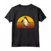 Regalo Vintage del Pinguino del Tramonto - Maglietta Design Retrò - Ideale per Compleanni e Natale