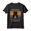 Crochet because Omicidio è Sbagliato Divertente Gatto Maglieria T-shirt - Ideale per Natale, Compleanno, Halloween, Ringraziamento - Regalo Fatto a Mano per Appassionati di Uncinetto
