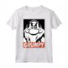 HapTiger Snow White Grumpy Streetwear Poster Maglietta - Officially Licensed Disney Apparel for Collectors - Limited Edition 17PRIN00075A-005