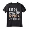 K-Pop T-shirt coreana dito cuore grafica per gli amanti Kpop - Mangia sonno K-pop Repeat - T-shirt da donna, uomo, ragazze, ragazzi