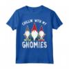 Chilling With My Gnomies Friends Group - Maglietta natalizia Maglietta - Ideale per Regali Familiari e Gruppi Natalizi - Acquista Online