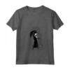 HapTiger Little Storm Cloud Nevermore Academy Gates Maglietta con Collo a V - Gothic Supernatural T-shirt for Men and Women - Officially Licensed Apparel