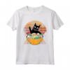 Ramen Cat Vintage Tramonto Anni '70 Kawaii Anime Tagliatelle Giapponesi Maglietta - Design Unico per Amanti della Cultura Giapponese e Estetica Vaporwave