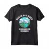 Earth Day Vibes - Maglietta Assistente all'infanzia per Operatori Sensibili all'Ambiente - Design Divertente per la Giornata della Terra