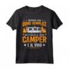 RV Camping Regali - Semplice Maglietta per Uomo Amante del Campeggio e del Vino - Idea Regalo per Vacanze in Camper