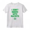 Non fumo con razzisti - Funny Marijuana 420 Weed Stoner Maglietta - Ideale per gli amanti dell'erba e dell'umorismo anti-razzismo
