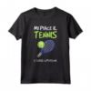Magliette Uomo Divertenti Sport Tennis Mi Piace E 3 Persone - Maglietta Frasi Divertenti - Regalo Compleanno Tennista - Marca HapTiger
