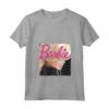 Logo Classico Barbie Maglietta con Collo a V - Design Ufficiale Amazon - Ideale per Collezionisti e Regali