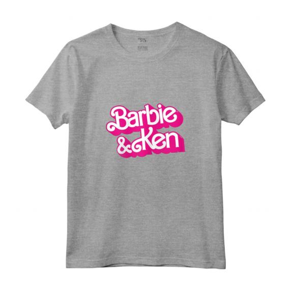 Barbie & Ken - Maglietta Ufficiale con Design Esclusivo - Diverse Taglie e Colori Disponibili