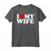 I Love My Wife - Maglietta con Cuore per Moglie - Regalo Divertente per Compleanni e Anniversari