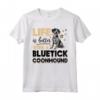 Bluetick Coonhound Dog Breed Life is Better - Maglietta con Grafica Bluetick - Regalo per Amanti dei Cani - Ideale per Festa della Mamma, Festa del Papà, Natale o Compleanno