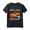 Don't Skip Leg Day Chicken Funny Gym Workout Fitness Pun Maglietta - Perfect Gift for Gym Lovers - Buy Online Now!