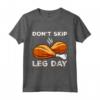 Don't Skip Leg Day Chicken Funny Gym Workout Fitness Pun Maglietta - Perfect Gift for Gym Lovers - Buy Online Now!