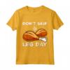 Don't Skip Leg Day Chicken Funny Gym Workout Fitness Pun Maglietta - Perfect Gift for Gym Lovers - Buy Online Now!