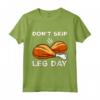 Don't Skip Leg Day Chicken Funny Gym Workout Fitness Pun Maglietta - Perfect Gift for Gym Lovers - Buy Online Now!