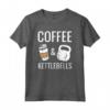 Kettlebells & Coffee - Divertente T-shirt per l'Allenamento HIIT in Palestra - Ideale per Amanti del Fitness e del Caffè