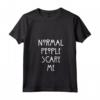 Donna Normal People Scare Me - Maglietta con Collo a V e Citazione Divertente - Regalo Divertente per Amici e Amiche