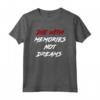 Die With Memories Not Dreams - Maglietta in Caratteri Classici con Design Stupefacente - Acquista Online Maglietta Ispirazionale