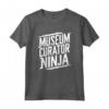 Curatore Museo Ninja Maglietta - Leggera e Divertente - Ideale per Appassionati di Musei
