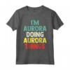 Io sono Aurora Doing Aurora Things - Maglietta con nome personalizzato per donne - Regalo di compleanno unico e personalizzato