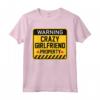 Divertente - Avvertimento Proprietà della Ragazza Pazza Maglietta - Regalo divertente per Fidanzata - Ideale per San Valentino, Natale, Compleanno