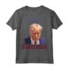 Foto Segnaletica di Trump - Trump Non si Arrendono Mai Maglietta - Never Surrender Design - Acquista Online