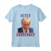 Foto Segnaletica di Trump - Trump Non si Arrendono Mai Maglietta - Never Surrender Design - Acquista Online