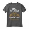 Io sono un DIPLOMAT Every Hour Is Happy Hour T-Shirt - Maglietta DIPLOMATS - Idee Regalo per Dipendenti