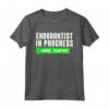Endodontist In Progress - T-shirt Divertente Design Odontoiatrico per Studenti di Endodonzia e Chirurghi Dentistici