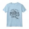 Keep Calm The Barber Is Here - Maglietta per Barbiere e Parrucchiere - Regalo Divertente per Compleanno