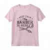 Keep Calm The Barber Is Here - Maglietta per Barbiere e Parrucchiere - Regalo Divertente per Compleanno
