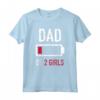 Papà di Due Ragazze con Batteria Bassa - Maglietta per la Festa del Papà - Ideale come Regalo per il Papà di Due Ragazze