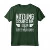 Nothing Scares Me I Have Three Daughters - Festa del papà Maglietta Divertente - Idea Regalo per Uomini - Accessori per la Celebrazione di Natale 2023