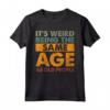 Funny It's Weird Being The Same Age As Old People - Maglietta Divertente per Compleanni e Feste - Regalo Unico per Uomini, Donne, Famiglie e Amici