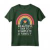 It’s A Beautiful Day To Complete A Family Maglietta - Ideale per Nuovi Genitori e Celebrazione dell'Unione Familiare
