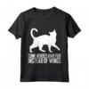 Some Heroes Have Fur Instead of Wings - Maglietta Gatti Khao Manee con Citazione - Regalo Unico per Amanti dei Gatti