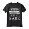 Il mio Merchandiser preferito mi chiama babe - Maglietta Divertente per Moglie di Merchandiser - Idea Regalo per Marito