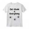 Cat-titude è tutto - Maglietta per Amanti dell'Atteggiamento Positivo e dei Gatti - Design Unico e Ottimismo