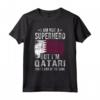 Qatar Qatar Bandiera Origine Sono Qatar Maglietta - Design con Bandiera del Qatar e Citazione Orgogliosa - Ideale per Chi Ha Radici dal Qatar