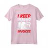 I Keep Hearing Invoices - Maglietta per Professionisti Fiscali e Studenti di Contabilità - Design Divertente e Professionale