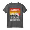 Saint Kitts e Nevis Is Calling And I Must Go - Maglietta Vintage al Tramonto di Montagna per Veri Amanti di Saint Kitts e Nevis