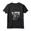 Serengeti Cat Fotografia Cinematografica in Bianco e Nero - Maglietta con Collo a V per Amanti dei Gatti - Ideale per Compleanni o Natale