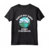 Earth Day Vibes Stunt Esecutore Maglietta - Design Ecologico per la Giornata della Terra - Acquista Online T-shirt Ambiente