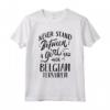 Proprietario del Cane Regalo - Maglietta per Donna Amante dei Cani Belga Tervuren - Idea Regalo con Slogan Never Stand Between A Girl and Her Dog