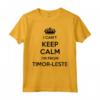 Non riesco a mantenere la calma, vengo dal paese Timor Est Maglietta - Divertente Abbigliamento per Compleanno e Natale